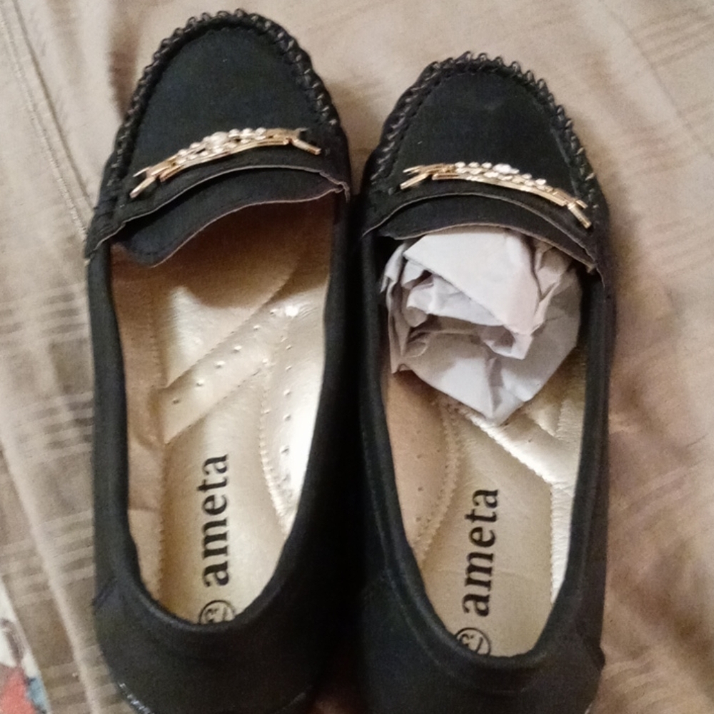 Camera black shoes